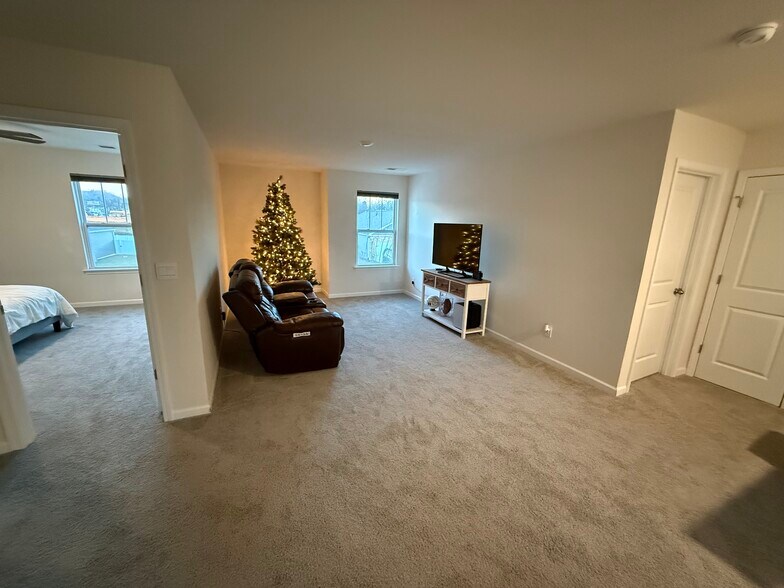 Building Photo - 209 Wheatfield Rd