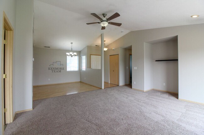 Building Photo - 3 Bedroom, 2 Bath Home in Kennewick
