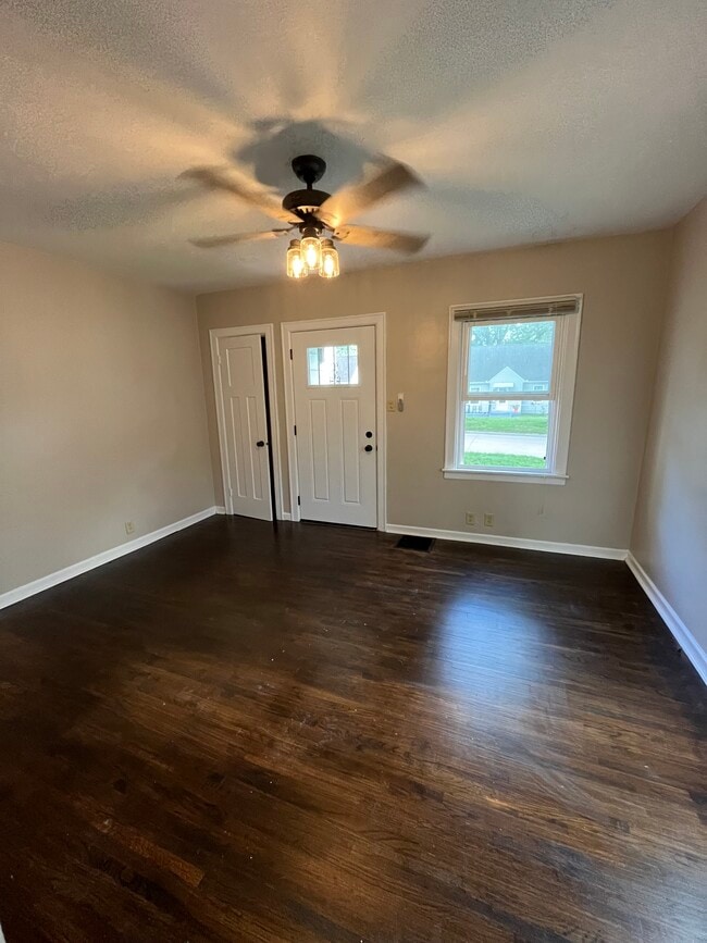 Building Photo - 327 Polk St