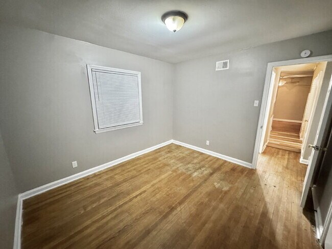 Building Photo - 3588 Hendricks Ave