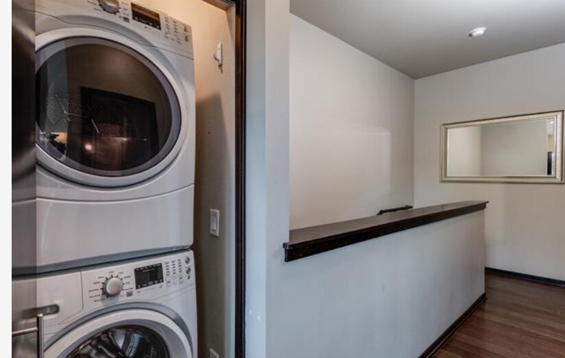 Building Photo - 803 E Mifflin St