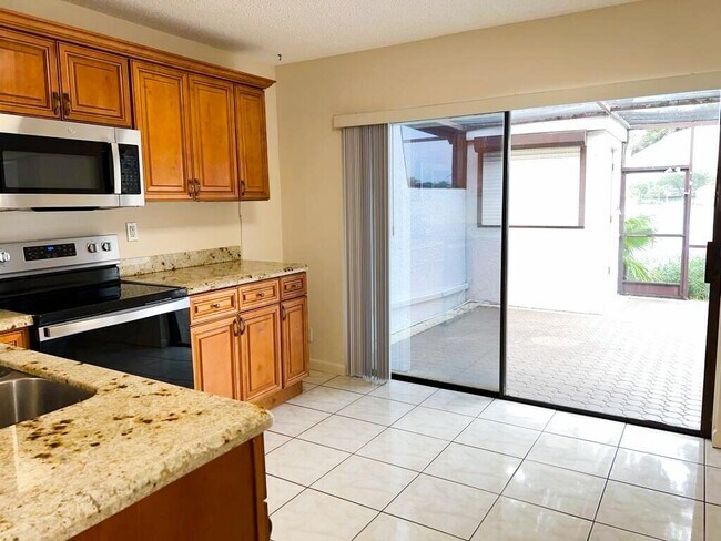 Building Photo - 3094 Bermwood Ln