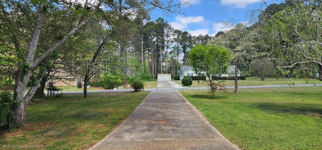 Building Photo - 200 Eli Run