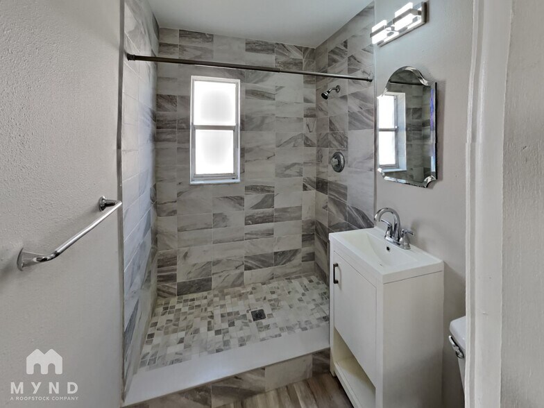 Building Photo - 7511 Hawthorn Dr