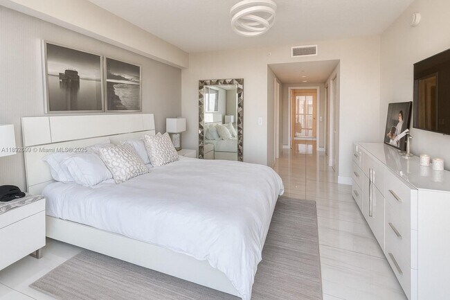 Building Photo - 300 Sunny Isles Blvd