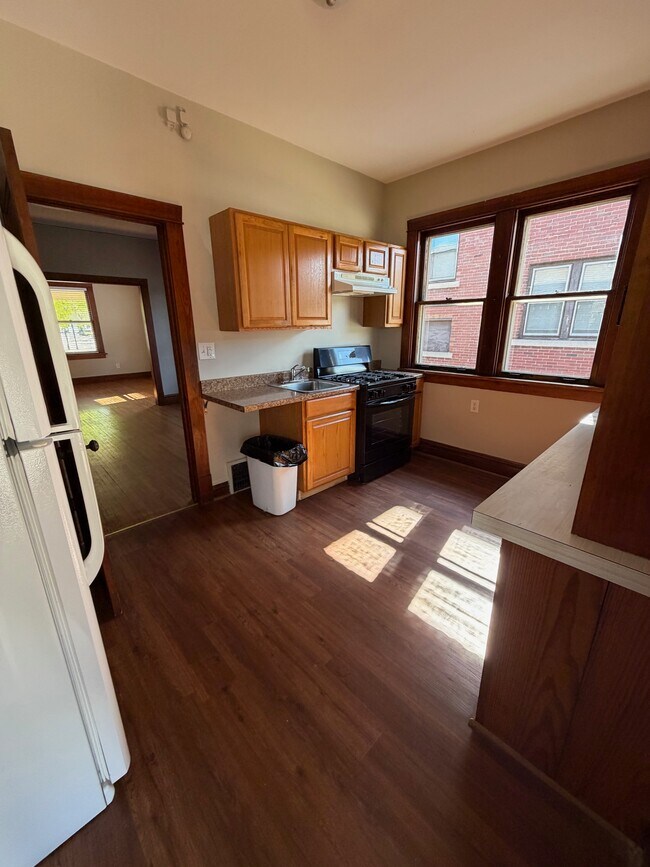 Building Photo - 222 State St