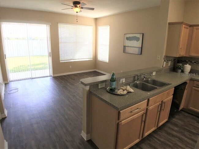Building Photo - 8539 Deer Chase Dr