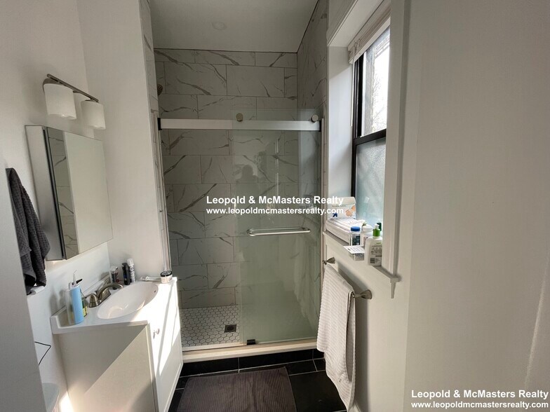 Building Photo - 50 Queensberry St