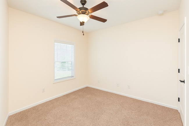 Building Photo - 3 bedroom 2 bath Gem in Hidden Springs Subdivision