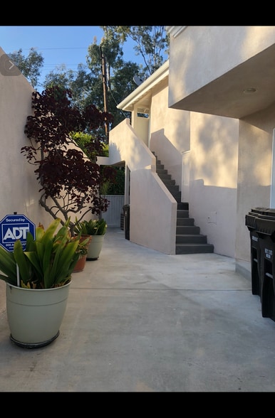 Building Photo - 5853 W 74th St