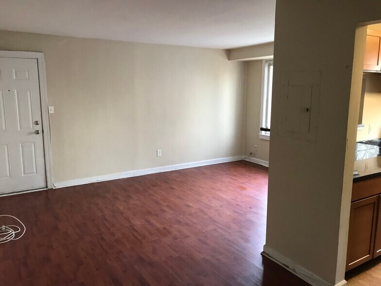 Building Photo - 750 Barnaby St SE