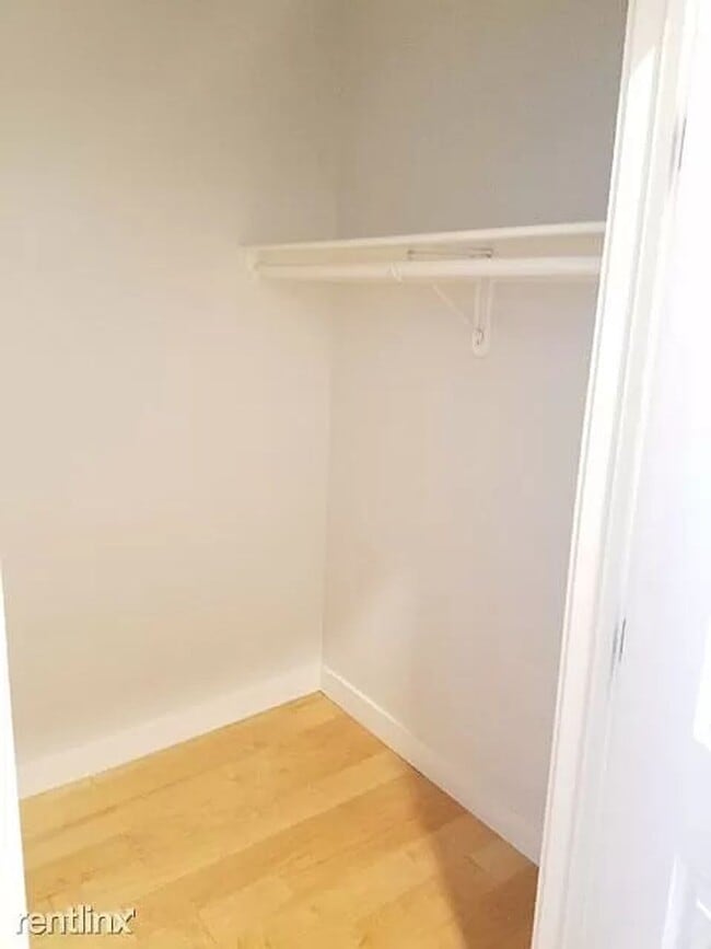 Building Photo - 2BR/2BA Condo Available October 1st!! - Great Downtown Location!!