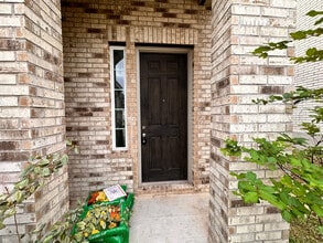 Building Photo - Room in House on Blackwell Ln
