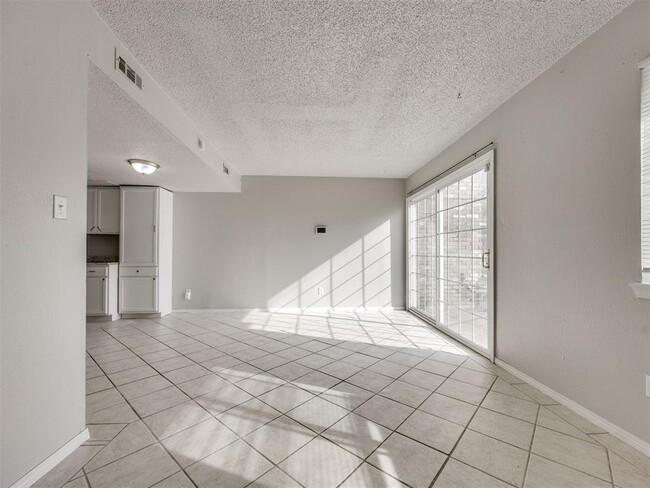 Building Photo - 1402 Bill Carrol Dr