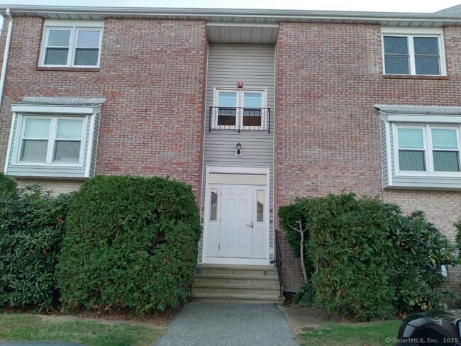 Primary Photo - 16 Southwind Ln