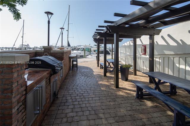 Building Photo - 1865 Brickell Ave