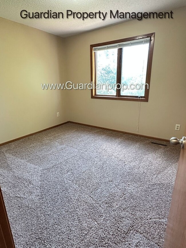 Building Photo - Rosemount Single Family Home, Corner lot, ...