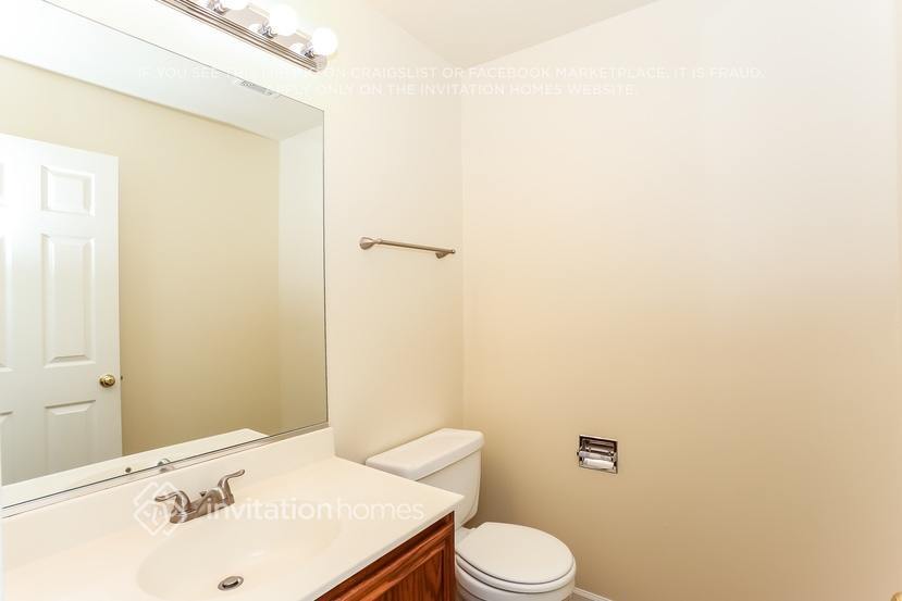 Building Photo - 290 S Annandale Dr