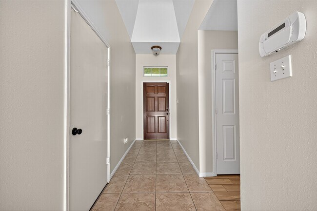 Building Photo - 16414 Sylvan Dale Dr