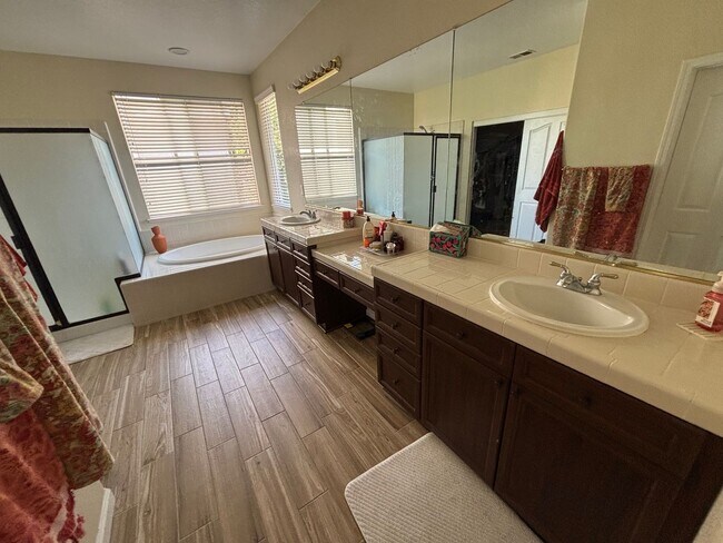 Building Photo - 9829 Waterfowl Dr