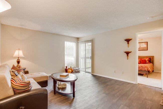 Building Photo - 3600 Greystone Dr
