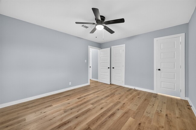 Building Photo - 627 Edgebrook Dr