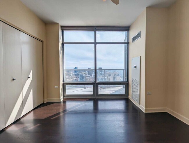 Building Photo - 100 E 14th St