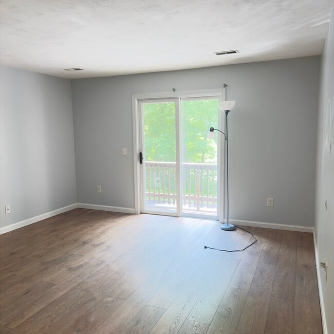 Building Photo - 44 Maria Ave