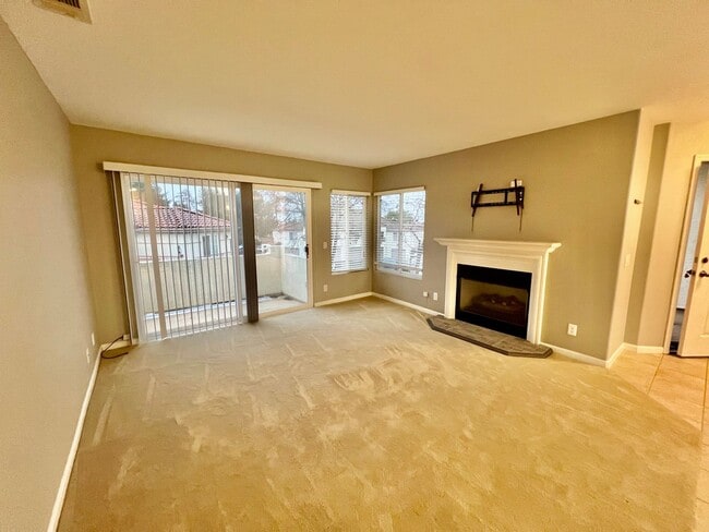 Building Photo - Welcome to this beautiful 3-bedroom, 2-bathroom condo in the desirable Avalon at Eagles Crossing