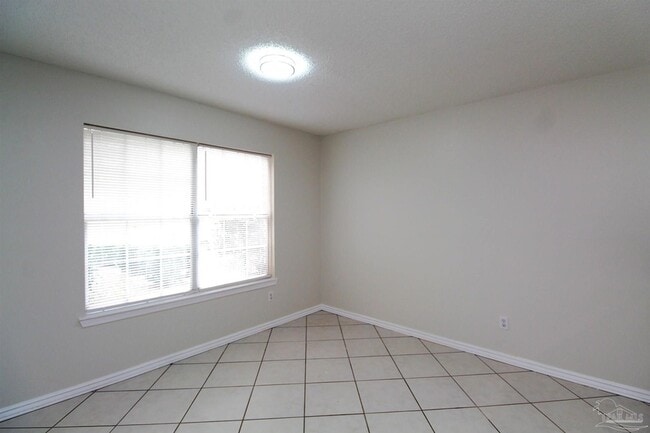 Building Photo - 408 Peppertree Terrace