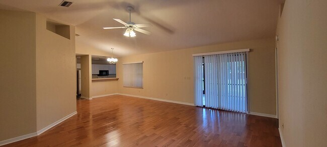Building Photo - 3/2: Enjoy this nice spacious home in Sunrise.