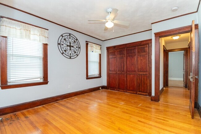 Building Photo - 76 Westglow St
