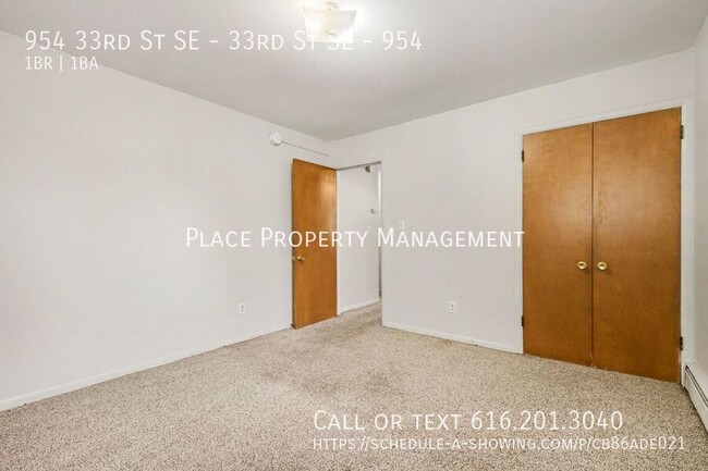 Building Photo - 954 33rd St SE