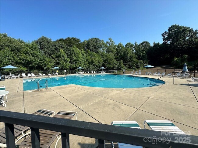 Building Photo - 1539 Spruce Ln