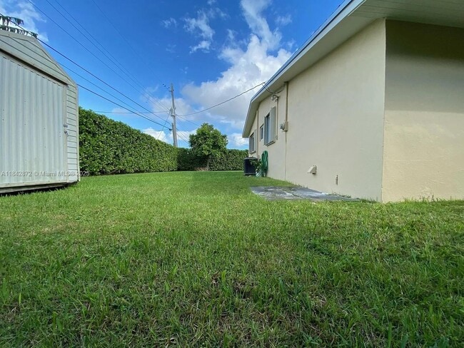 Building Photo - 8855 SW 41st Terrace