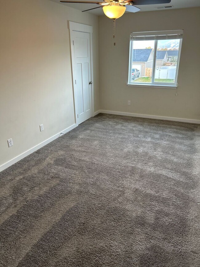 Building Photo - 701 13th St