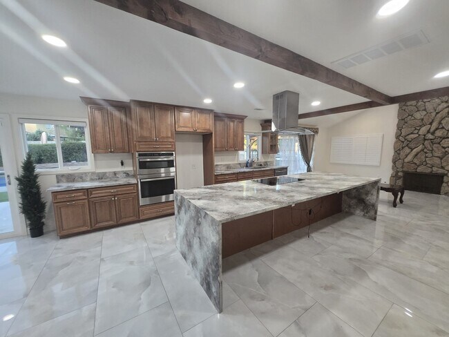 Building Photo - 3400 Bahia Pl