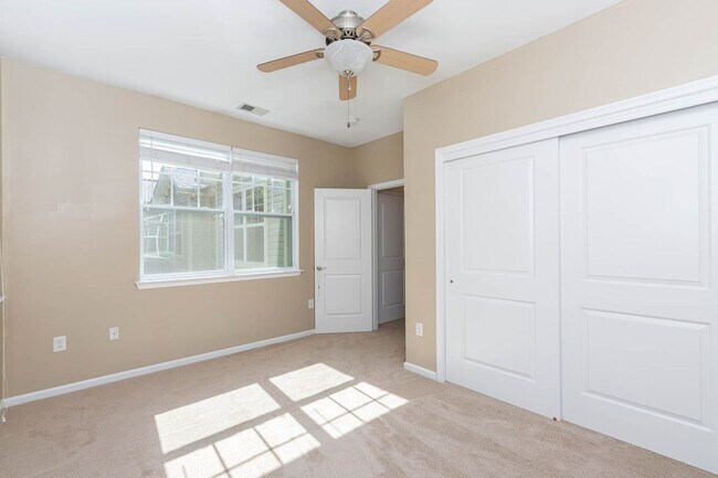 Building Photo - 2404 Leytonstone Dr