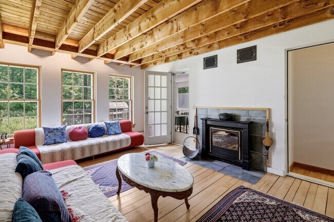 Building Photo - 7 Sundown Dr