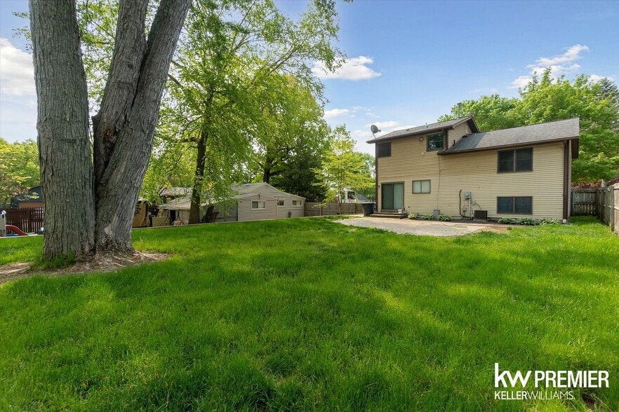 Building Photo - 4022 Hazelett Dr