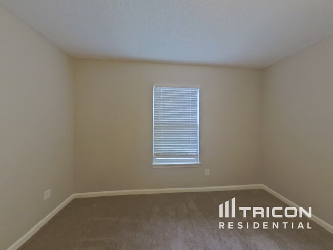 Building Photo - 3099 Wavering Ln