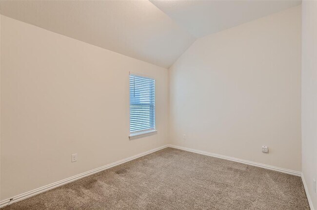 Building Photo - 5867 San Savino Dr