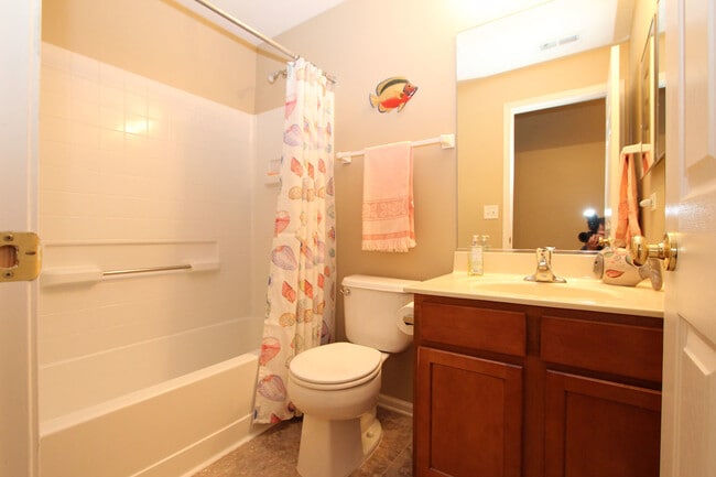 Building Photo - 260 Rosehall Dr