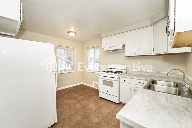 Building Photo - 23200 Blackstone Ave