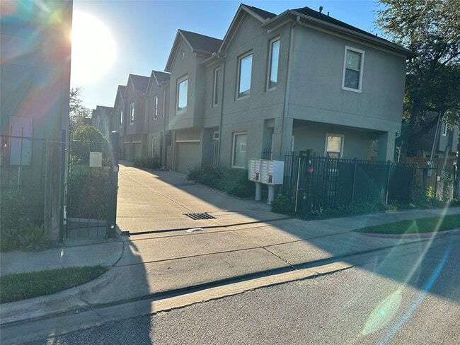 Building Photo - 1132 Patterson St
