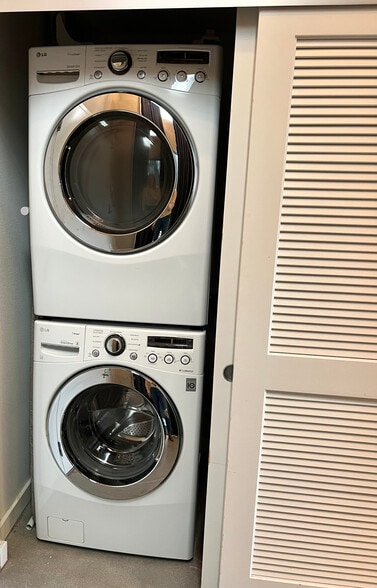 Building Photo - 4215 Glencoe Ave