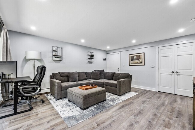 Building Photo - 90 Edgelawn Ave