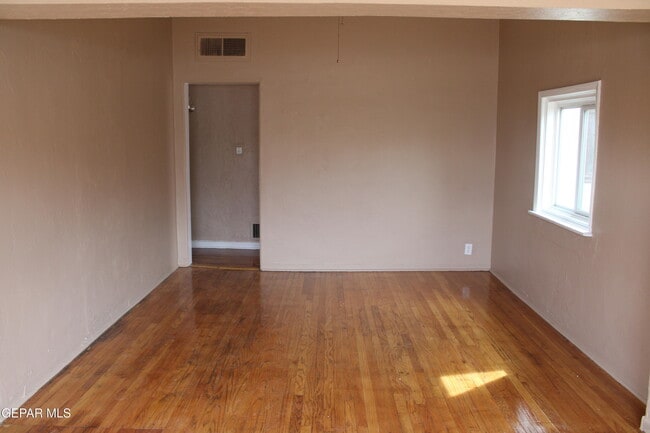 Building Photo - 3014 Richmond Ave