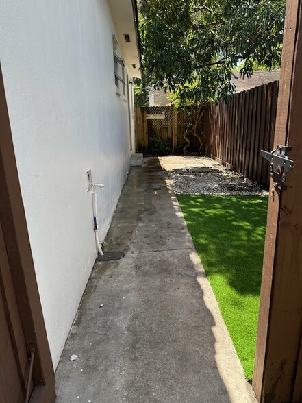Fenced Private Yard - 230 SW 51st Ave