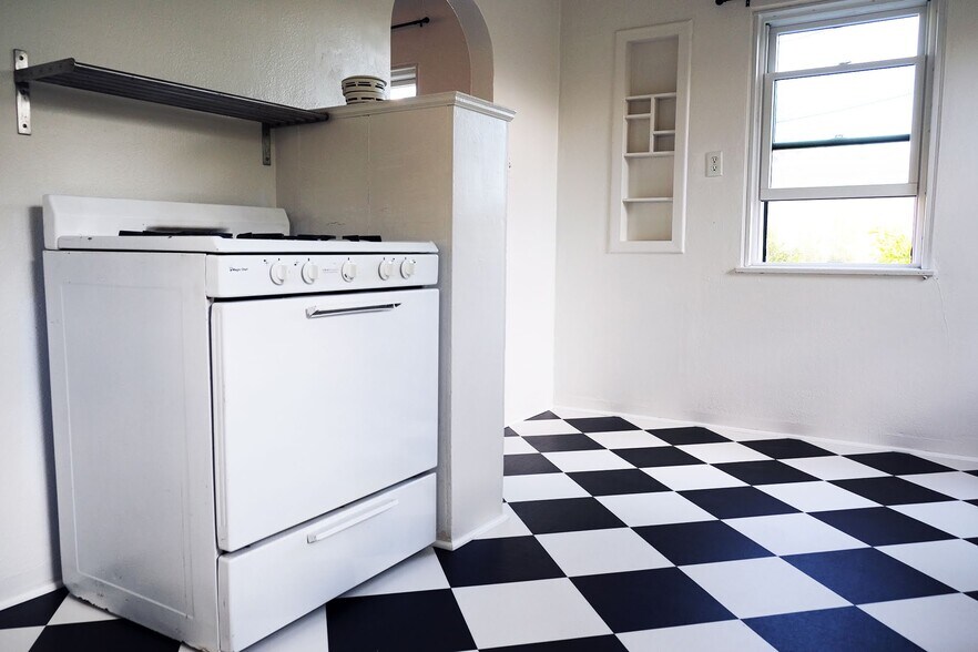 Building Photo - 771 Freeman Ave